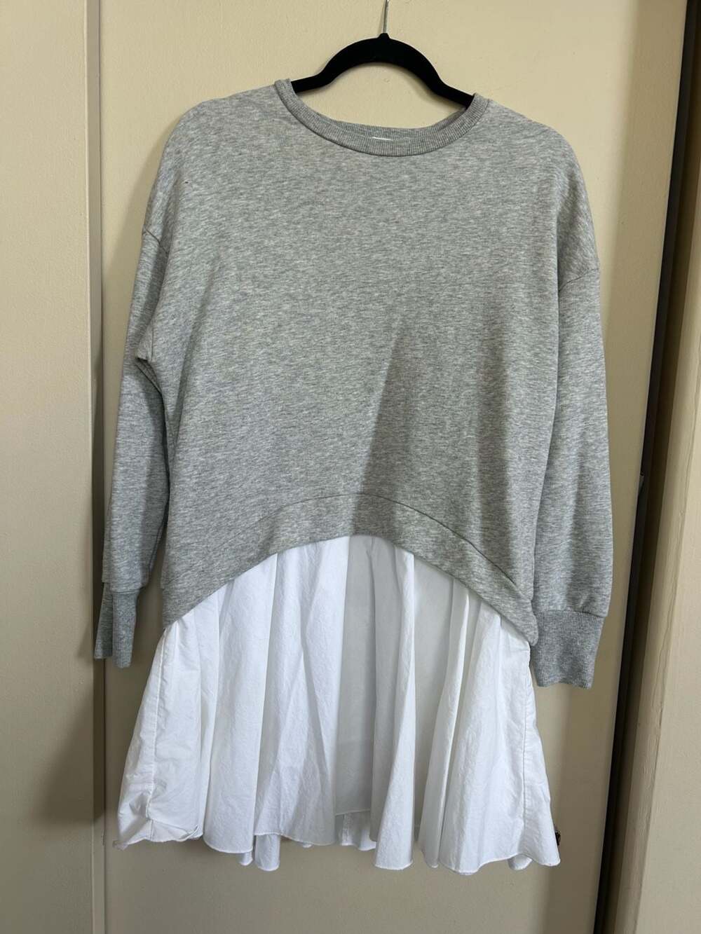 MELLODAY Gray and White Layered Illusion Hem Sweatshirt Dress